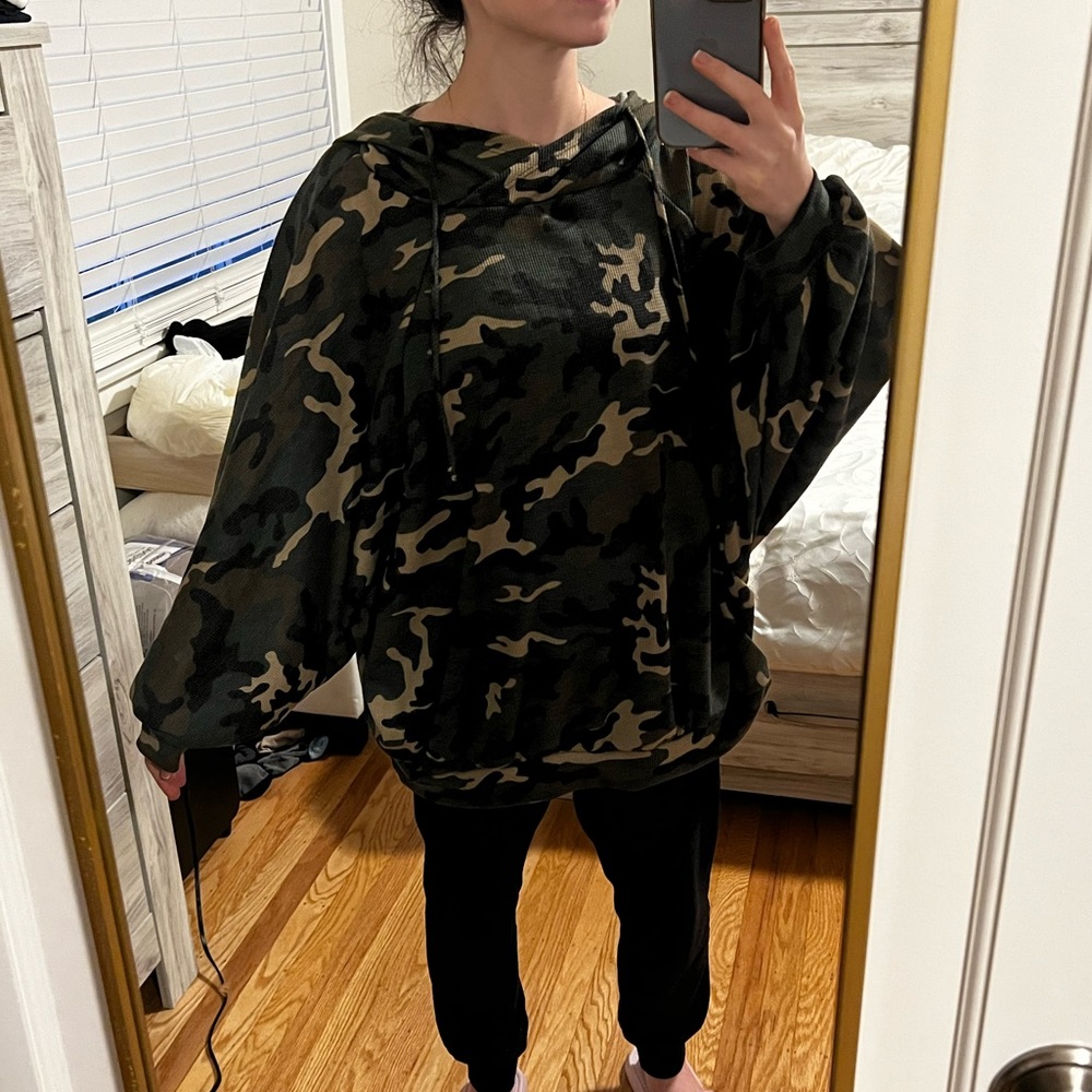 Talulah batwing camouflage sweatshirt scout hoodie